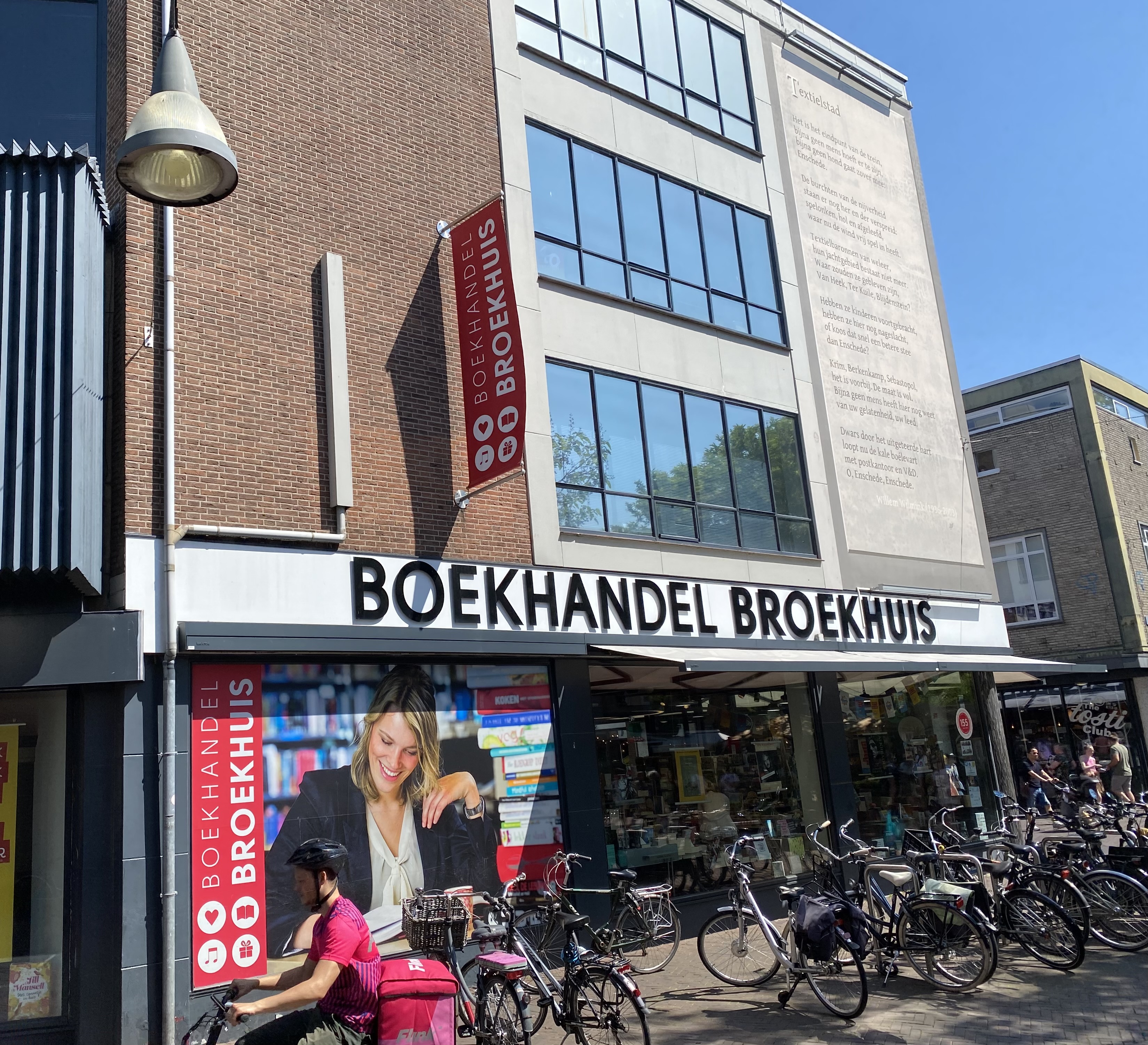 Boekhandel Broekhuis Enschede en Deventer alle zondagen geopend.